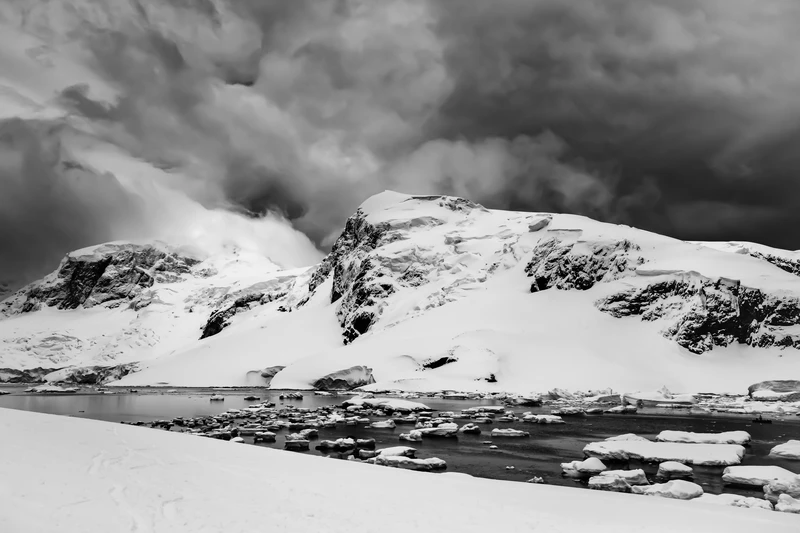 Antarctic Peninsula break in storm